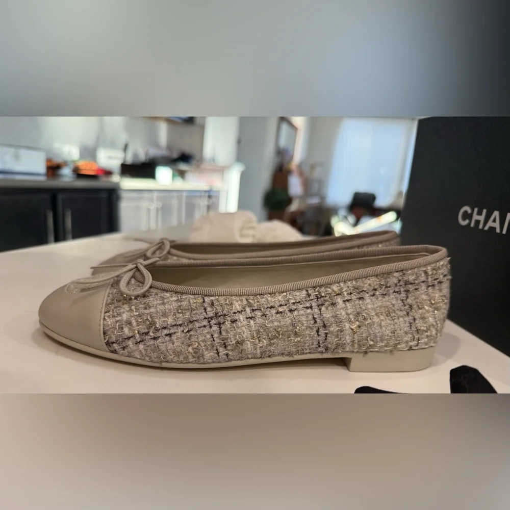 NWT Chanel ballerina, size 37 (US7), gray, gold, ivory - Picture 4 of 6